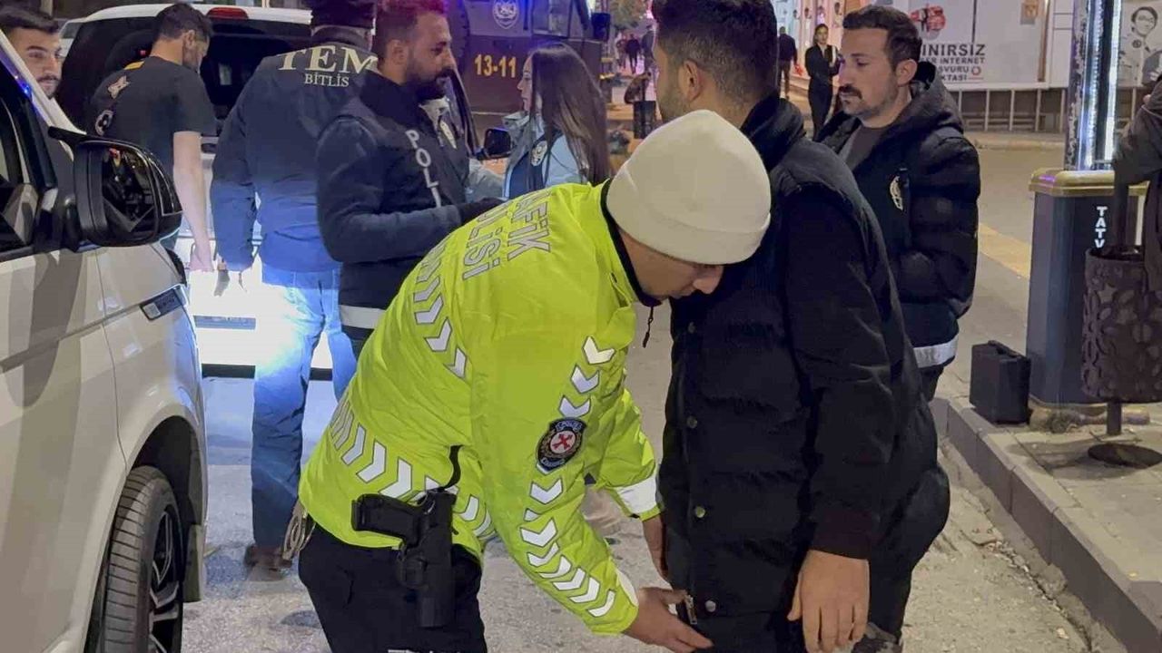 Tatvan'da Jandarma ve Polis Ortak Asayiş Uygulaması — 1.070 Kişi, 267 Araç Sorgulandı