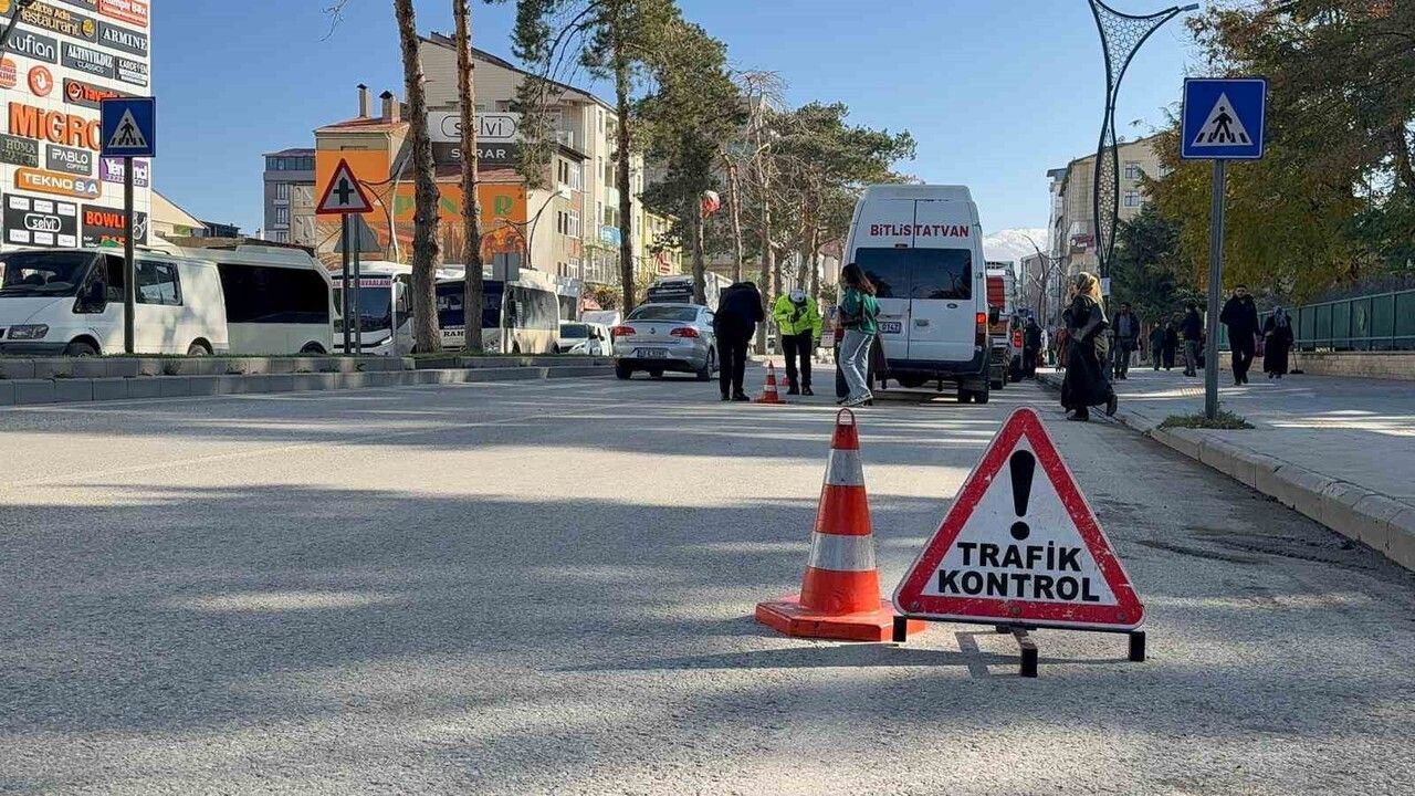 Tatvan'da kış lastiği denetimleri: 15–20 Kasım'da 147 araç kontrol edildi