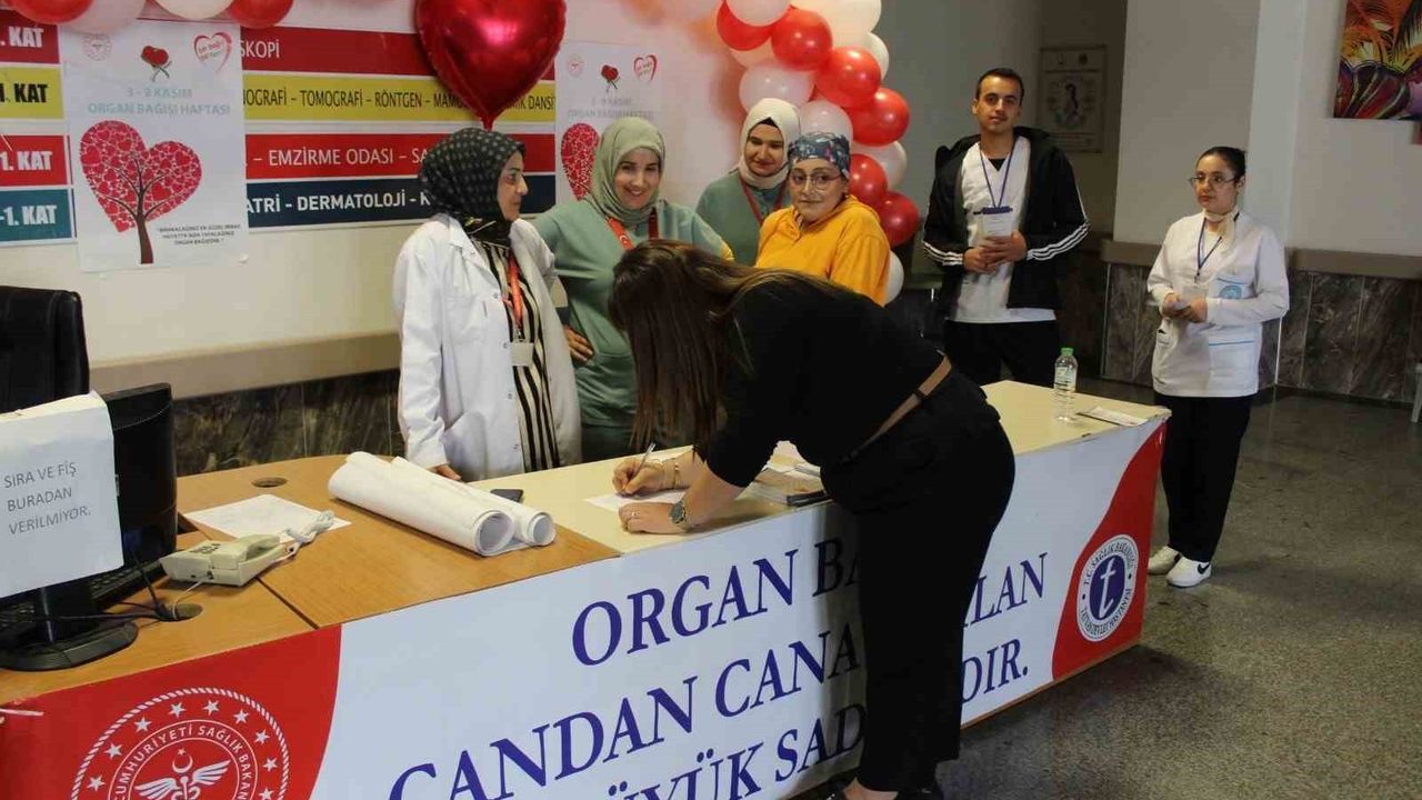 Tatvan Devlet Hastanesi'nde Organ Bağışı Haftası için Bilgilendirme Standı Kuruldu