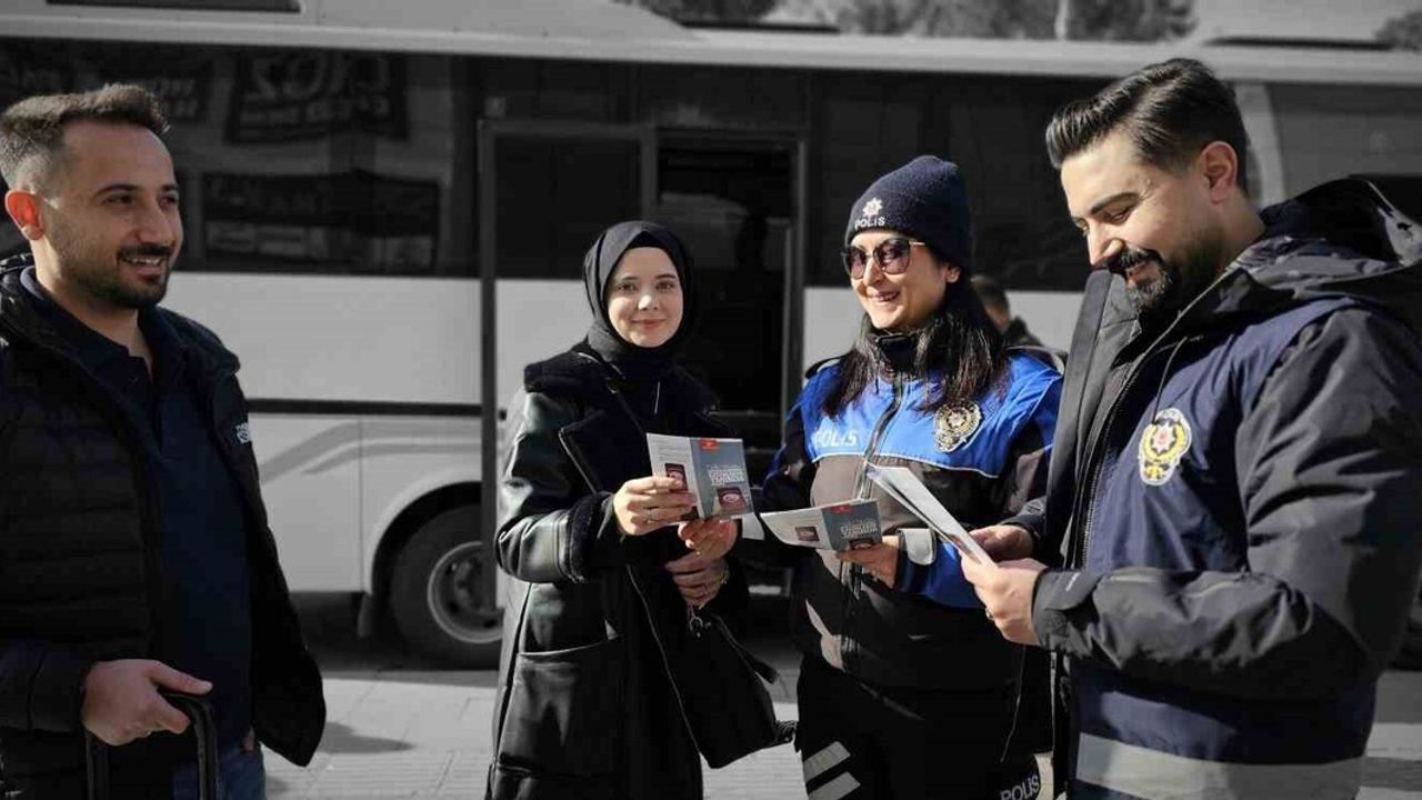Tatvan Emniyet Müdürlüğü'nden 25 Kasım'da KADES bilgilendirme standı