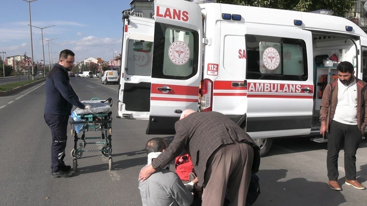 Tavşanlı'da motosiklet ile otomobil çarpıştı: 1 yaralı