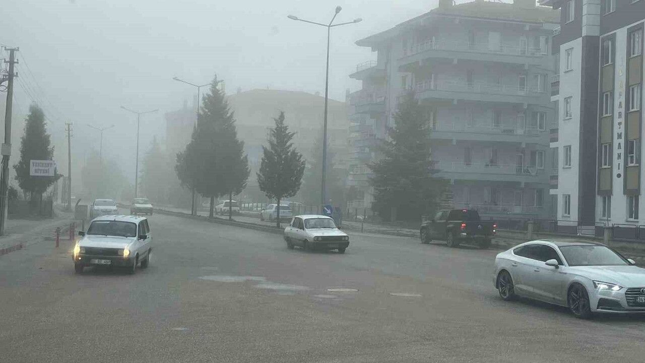 Tavşanlı'da sabah sisleri: görüş mesafesi 50 metreye kadar düştü