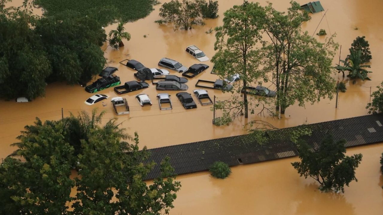 Tayland ve Vietnam’da muson selleri: Tayland’da can kaybı 33’e, Vietnam’da 98’e yükseldi