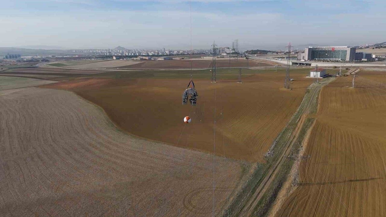 TEİAŞ, helikopter destekli bakım operasyonlarıyla yüksek gerilim hatlarını kışa hazırlıyor