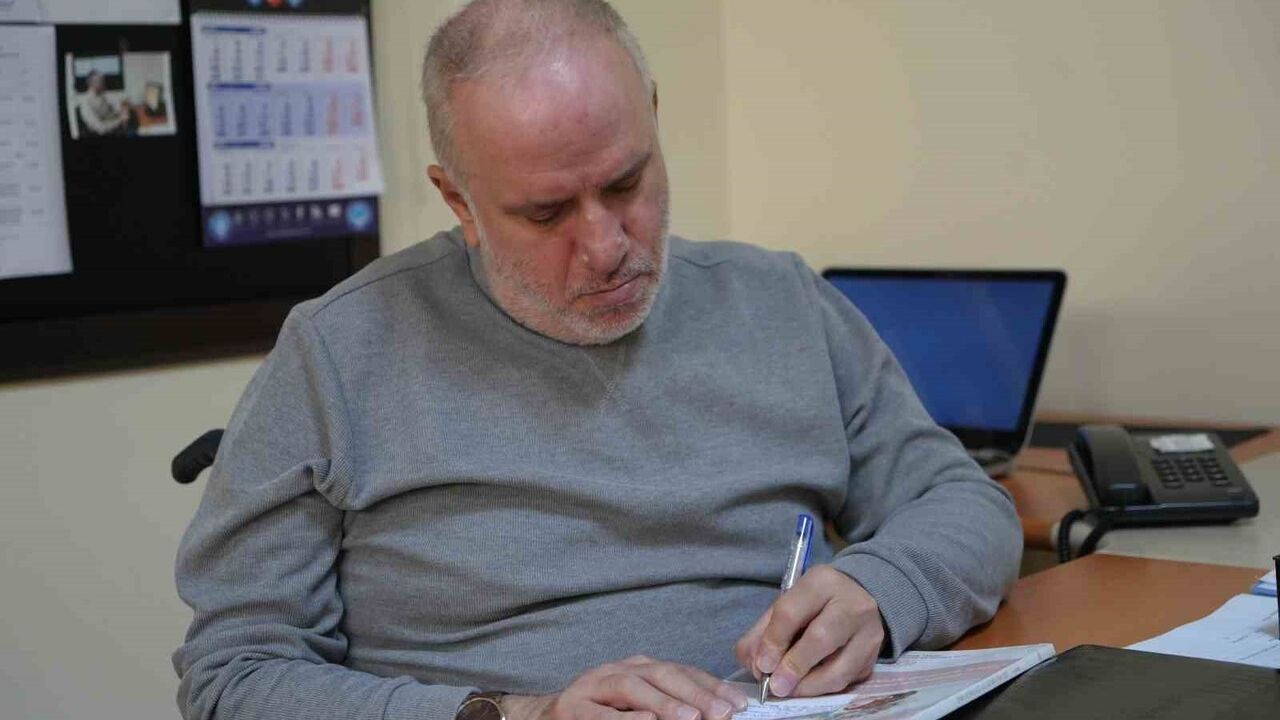 Tekerlekli Sandalyeli Rehber Öğretmen Hasan Tahsin Yazıcı, Özel Gereksinimli Ailelere 28 Yıllık Destek Sağlıyor