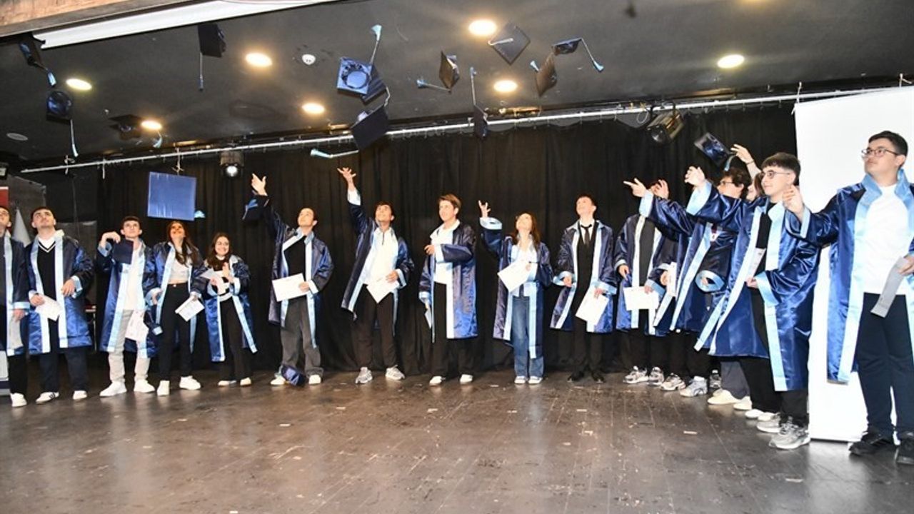Tekirdağ'da DENEYAP Mezuniyet Töreni: 3 Yıl Süren Eğitim Sonrası Gençler Kep Attı