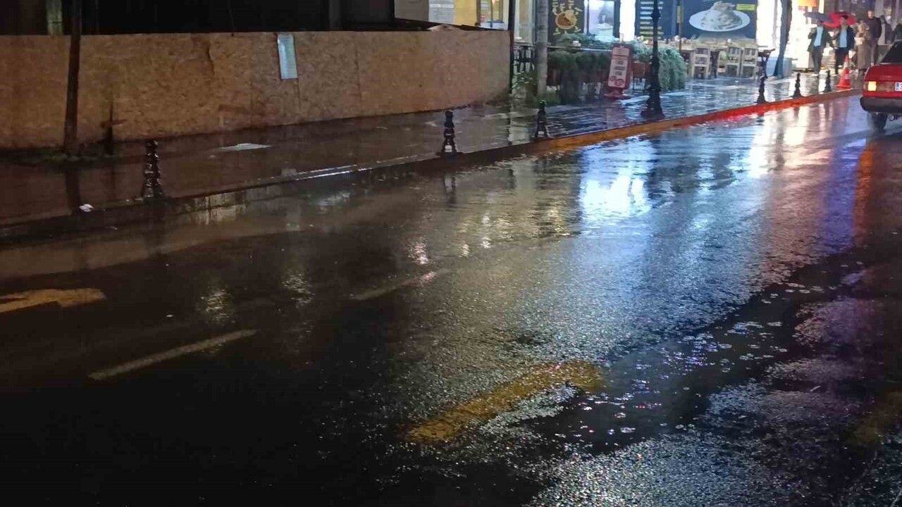 Tekirdağ'da Sağanak Yağış Akşam Saatlerinde Yoğunlaştı
