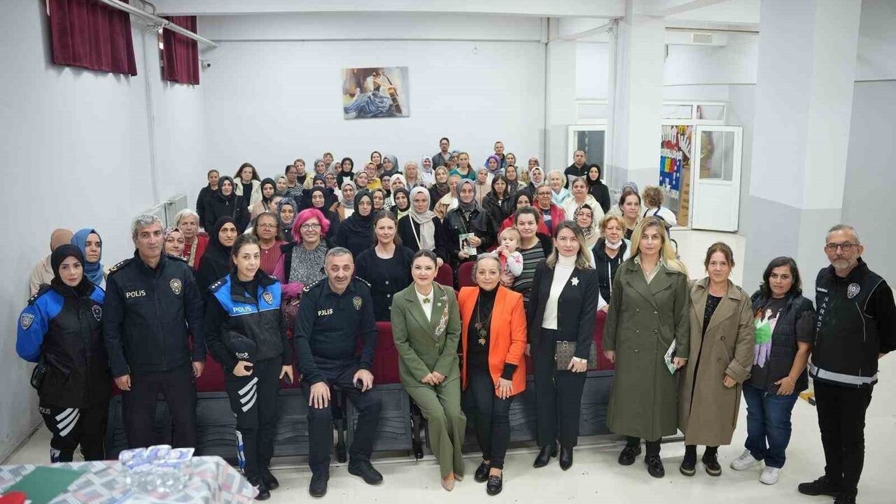 Tekirdağ Emniyeti Çorlu’da Annelerle Bilgilendirme Toplantısı Düzenledi