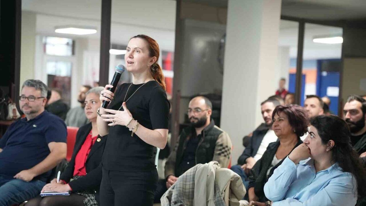 Tekirdağ Emniyeti Değirmenaltı'nda Esnaf ve Mahalle Sakinleriyle İstişare Toplantısı Yaptı