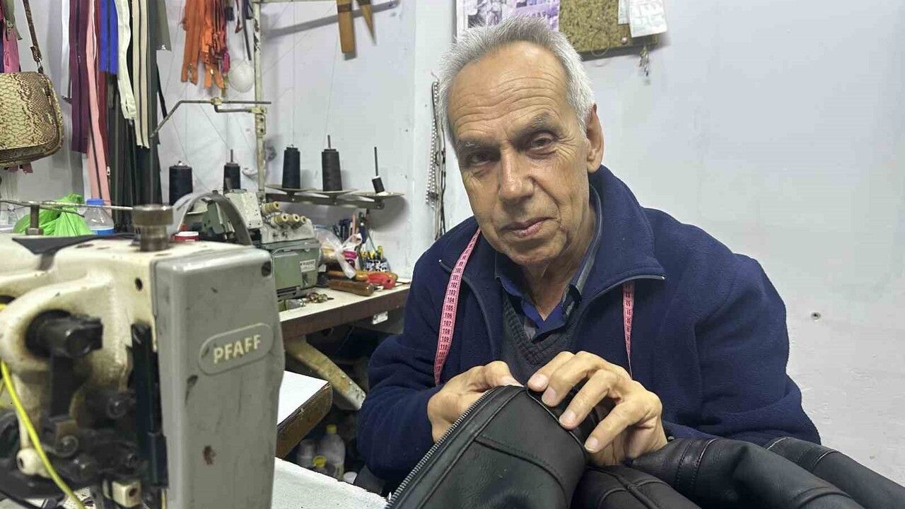 Tekirdağ Muratlı'da 50 Yıllık Usta Yıpranmış Deri Montları Yeniden Kullanıma Kazandırıyor
