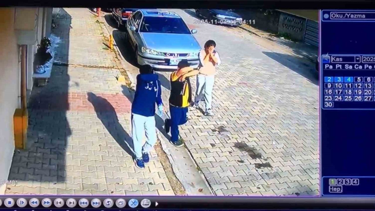 Tekirdağ Muratlı'da park halindeki aracın sibop kapakları çocuklar tarafından çalındı