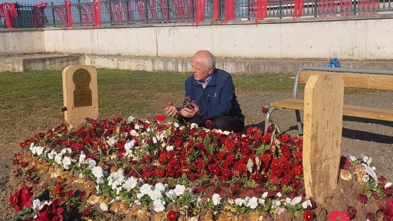 Tekkeköy'de Emre Altıok'un Mezarına Ziyaret: İlhan Hamlı'nın Ağabeyi Dua Etti