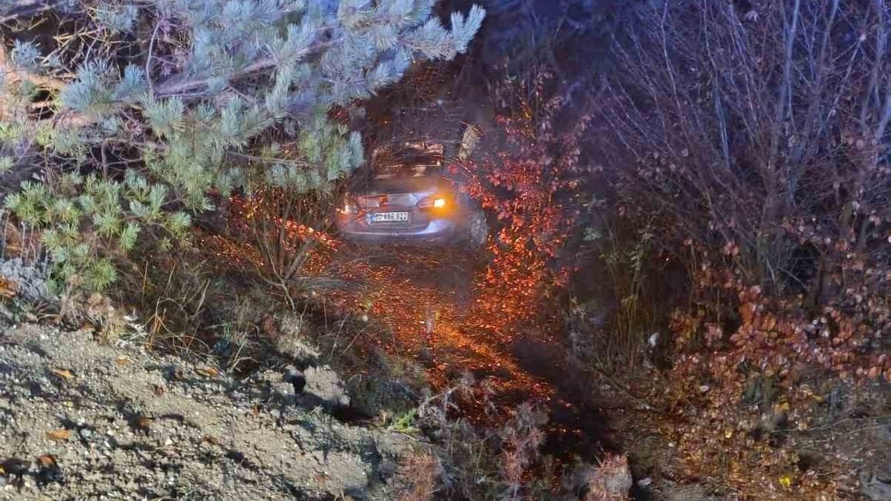 Tokat'ta otomobil şarampole yuvarlandı: Sürücü 1.75 promil alkollü çıktı, bir kişi yaralandı