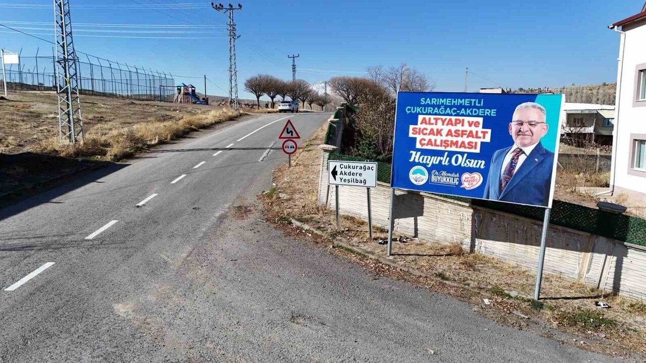 Tomarza’da Akdere-Çukurağaç-Sarımehmetli ana yolunda sıcak asfalt tamamlandı