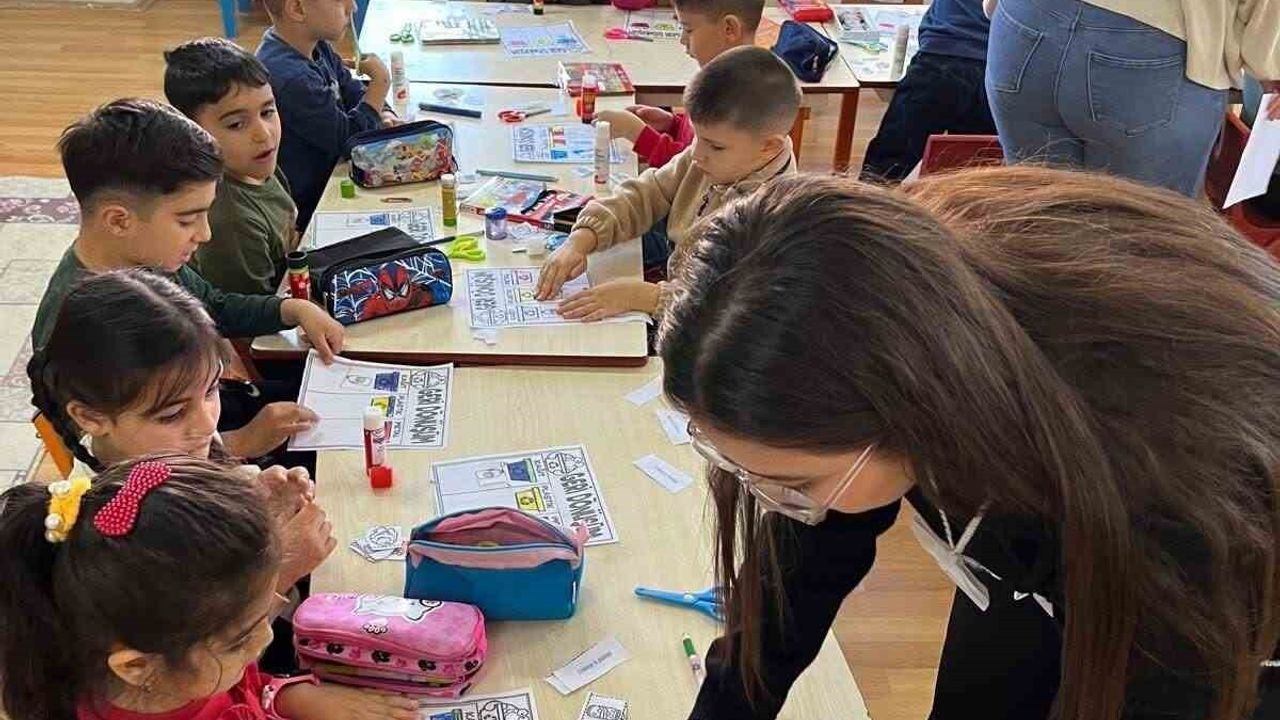 Tomarza MYO Öğrencileri Anaokulunda 'Sıfır Atık ve Geri Dönüşüm' Eğitimi Verdi