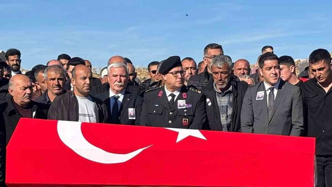 Trafik kazasında yaşamını yitiren Uzman Çavuş Ramazan Daylak Kayseri'de toprağa verildi