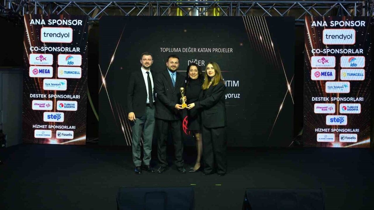 Trakya’nın "Kuşlarını Halkalıyoruz" Projesi 'Topluma Değer Katan Projeler' Ödülünü Aldı