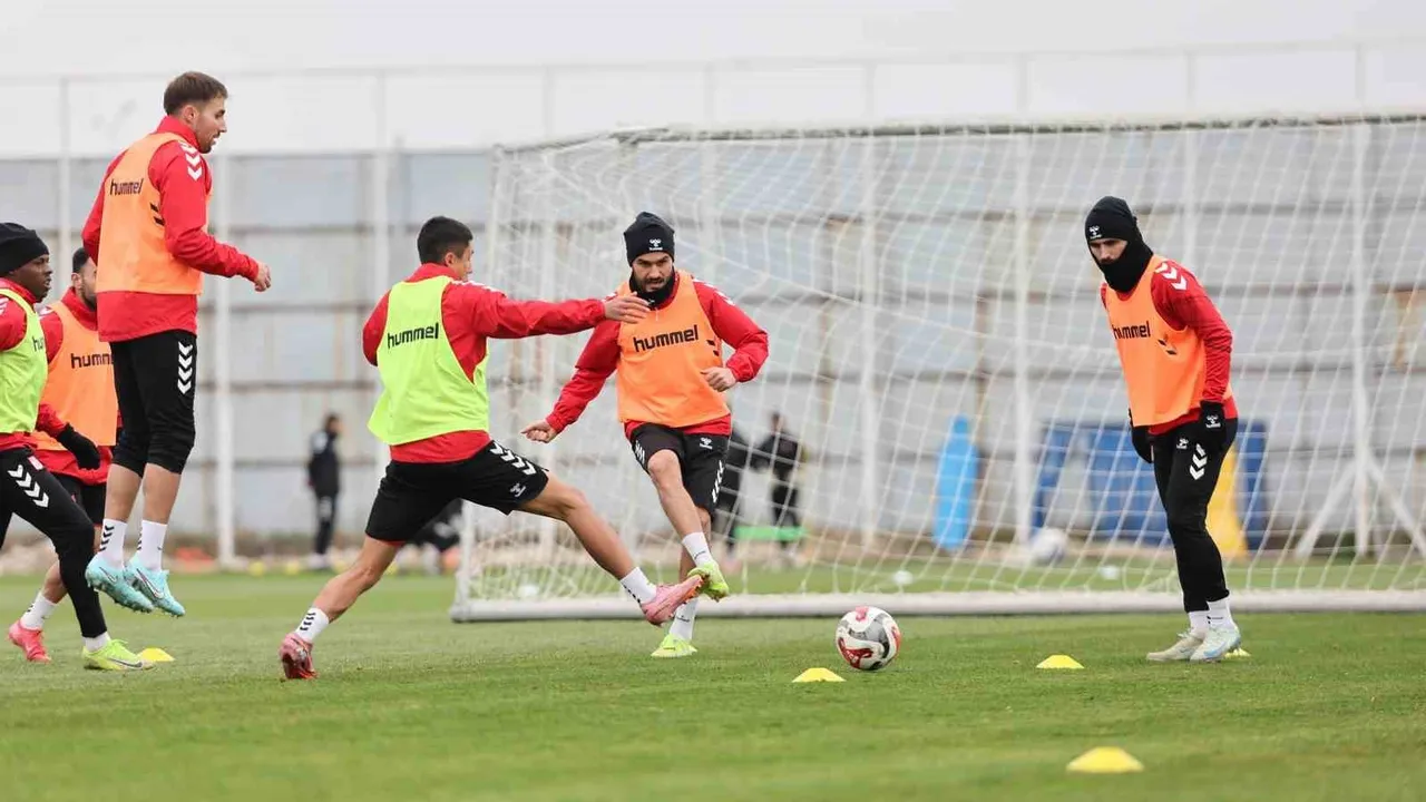 Trendyol 1. Lig: Özbelsan Sivasspor, Esenler Erokspor Maçı Hazırlıklarını Tesislerde Sürdürdü