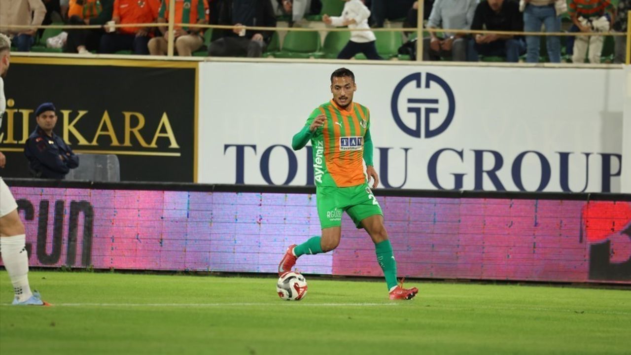 Trendyol Süper Lig 11. Hafta: Alanyaspor 0 - Gaziantep FK 0 (İlk Yarı)