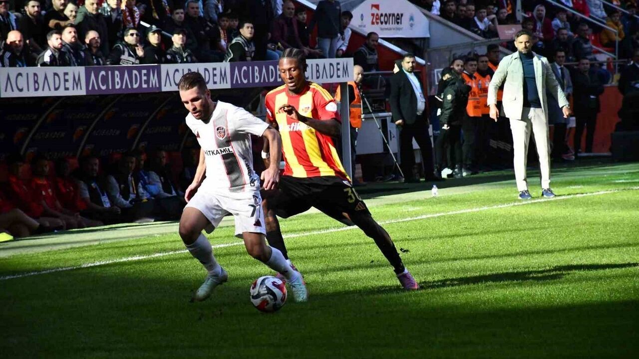 Trendyol Süper Lig 13. Hafta: Kayserispor 0-0 Gaziantep FK (Maç devam ediyor)