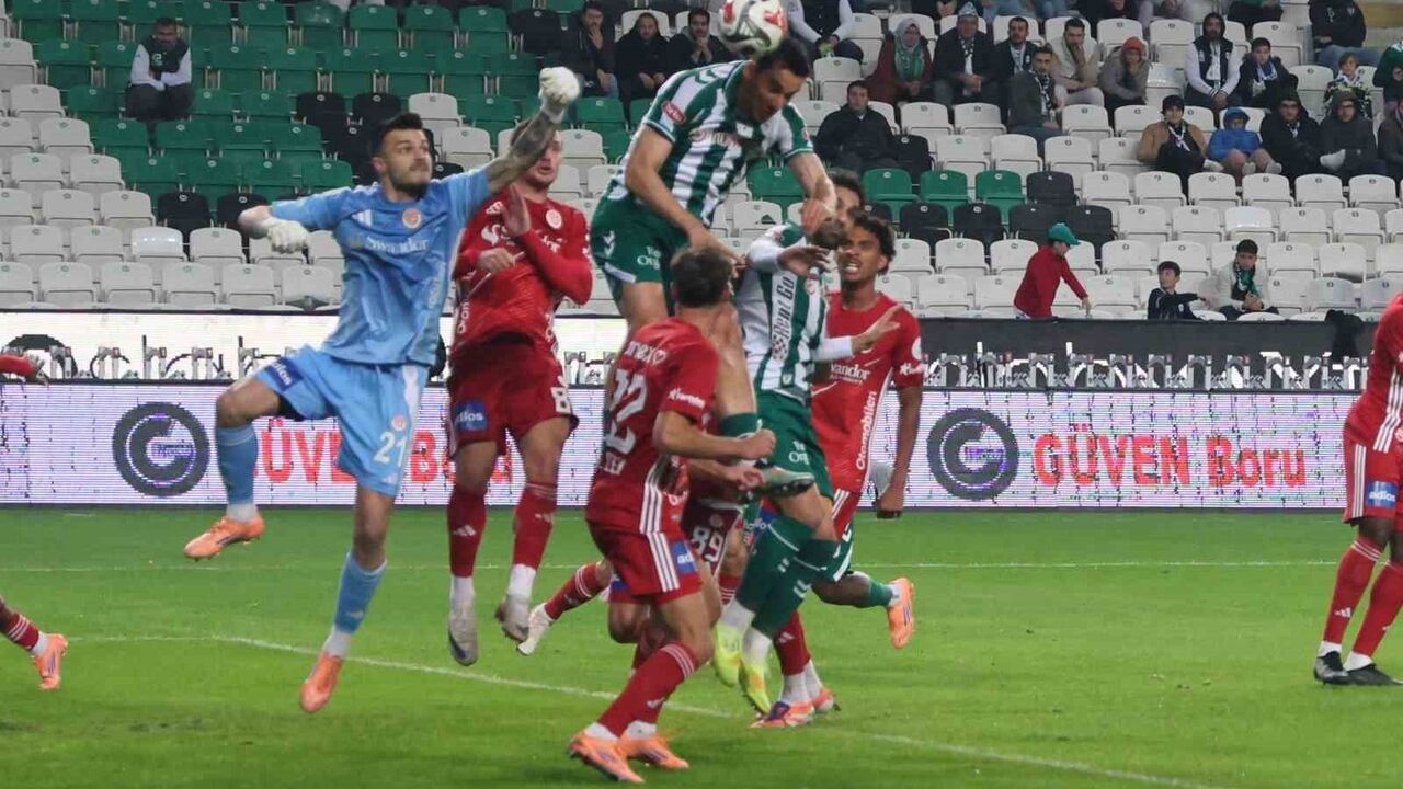 Trendyol Süper Lig 13. Hafta: Konyaspor 0-0 Antalyaspor (İlk Yarı)