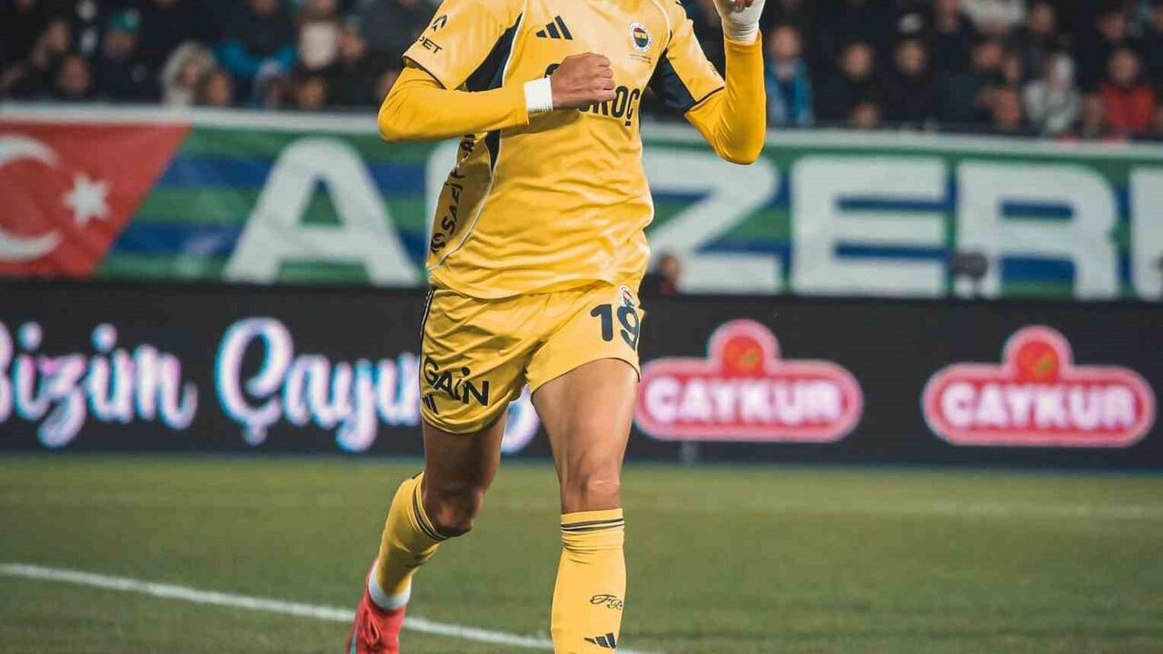 Trendyol Süper Lig: Fenerbahçe, Çaykur Rizespor karşısında 2-0'dan 5-2'ye galip geldi