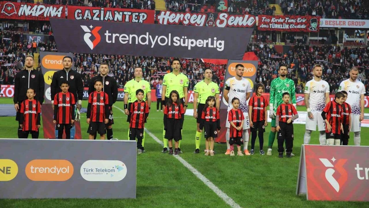 Trendyol Süper Lig: Gaziantep FK 0-1 Eyüpspor — 15. dakikada konuk takım önde