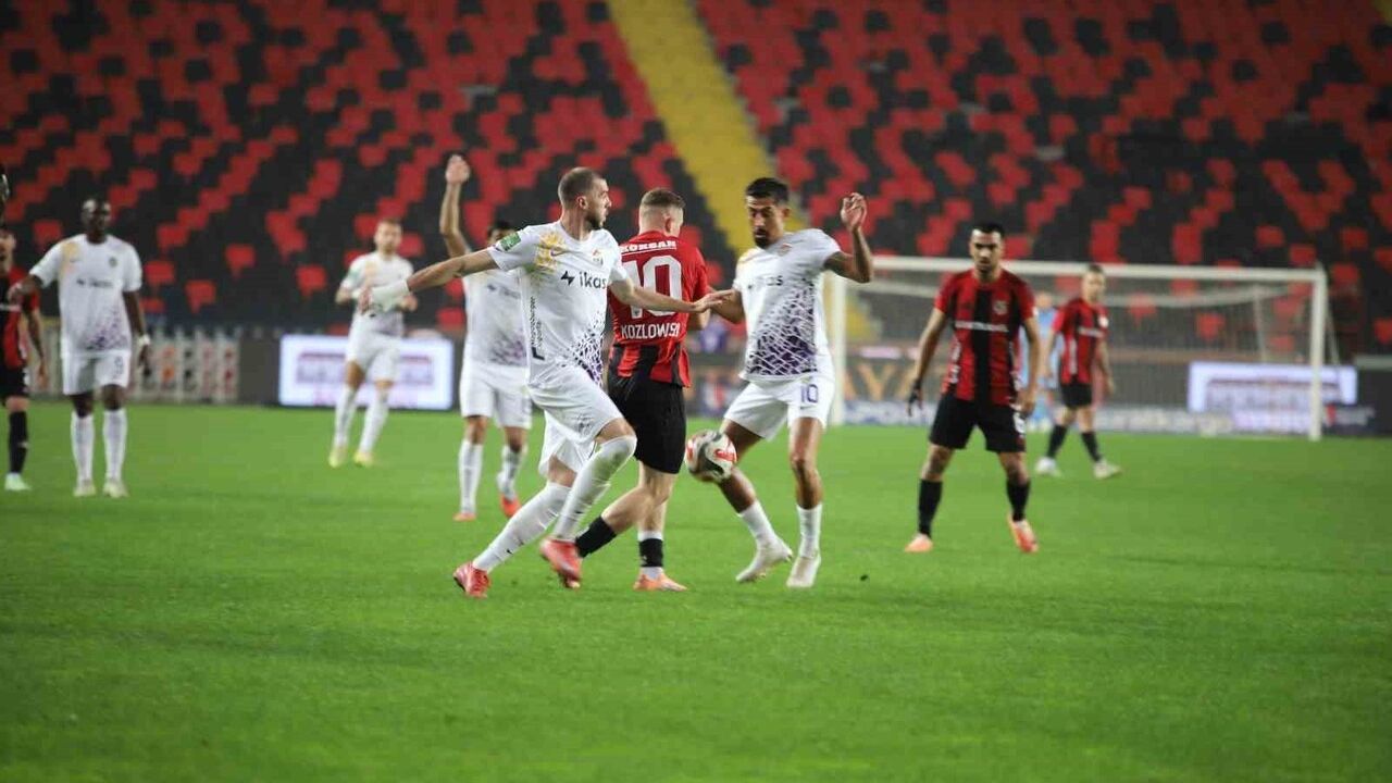 Trendyol Süper Lig: Gaziantep FK 0 - Eyüpspor 1 (İlk Yarı)