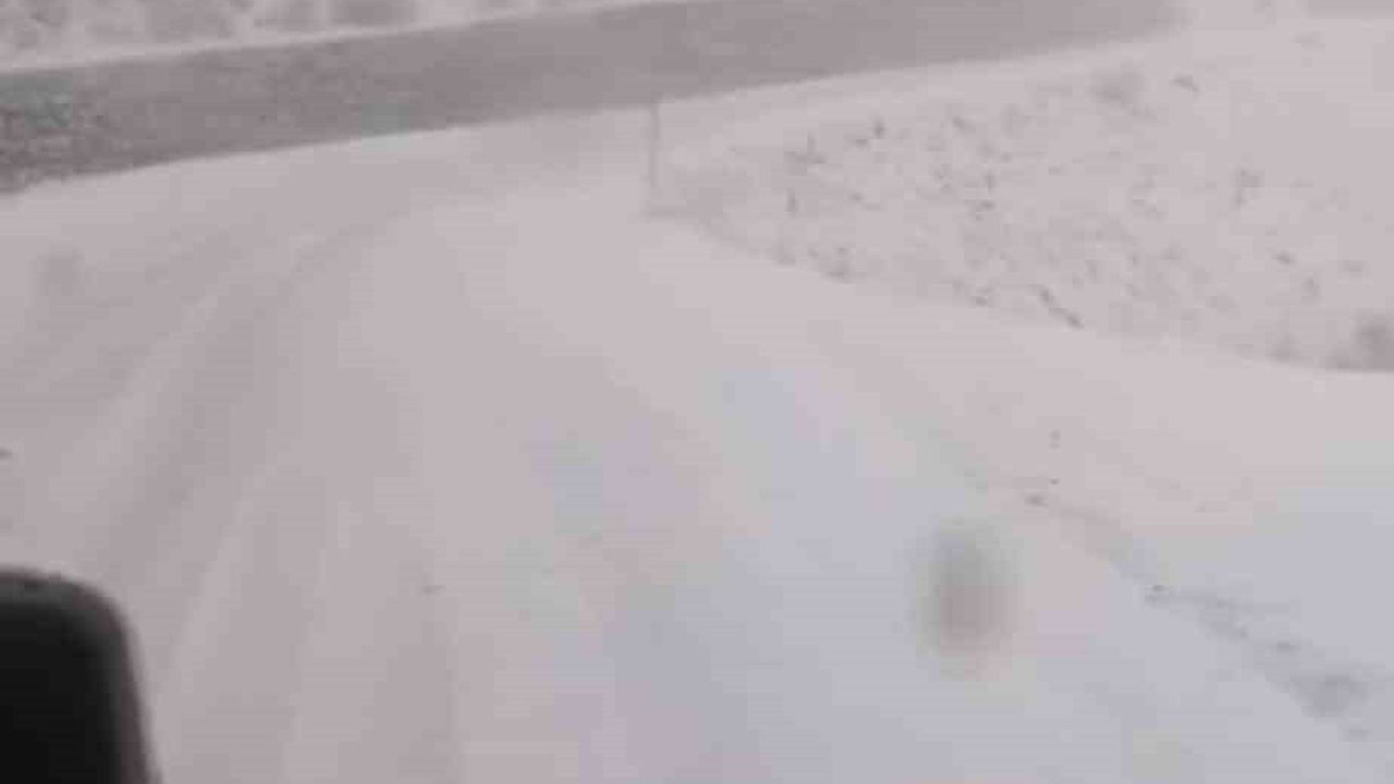 Tunceli'de karla mücadele başladı: Hozat-Ovacık yolu trafiğe kapandı