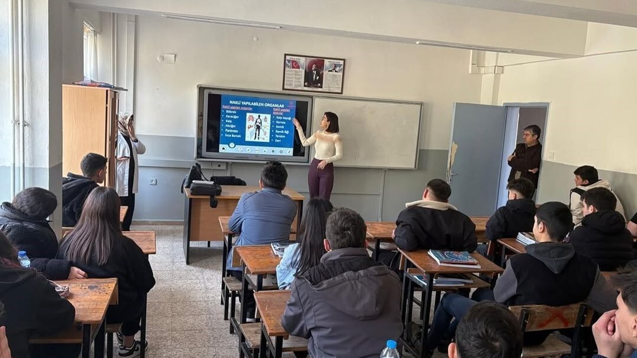 Türkeli'de Mimar Sinan Mesleki ve Teknik Anadolu Lisesi'nde Organ Bağışı Farkındalık Eğitimi