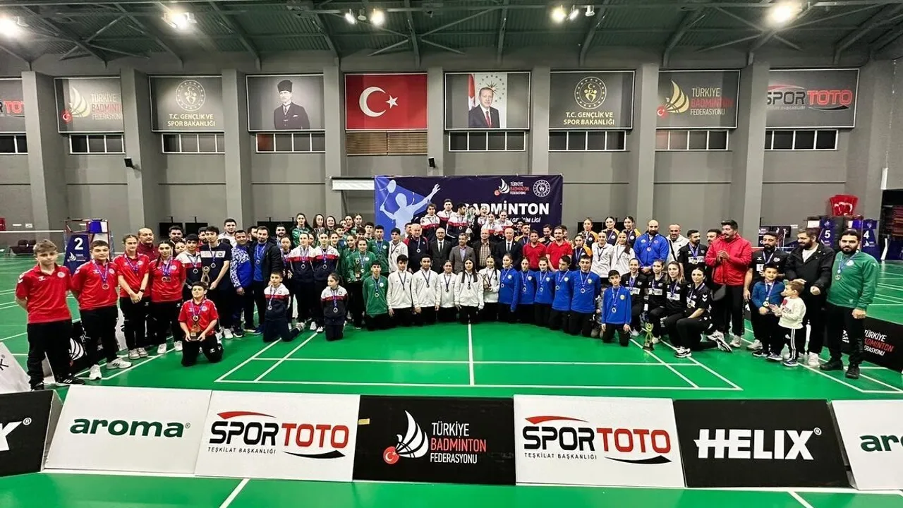 Türkiye Badminton Federasyonu Final Müsabakaları: Erzincan Telekom Spor Süper Lig'de İkinci Oldu