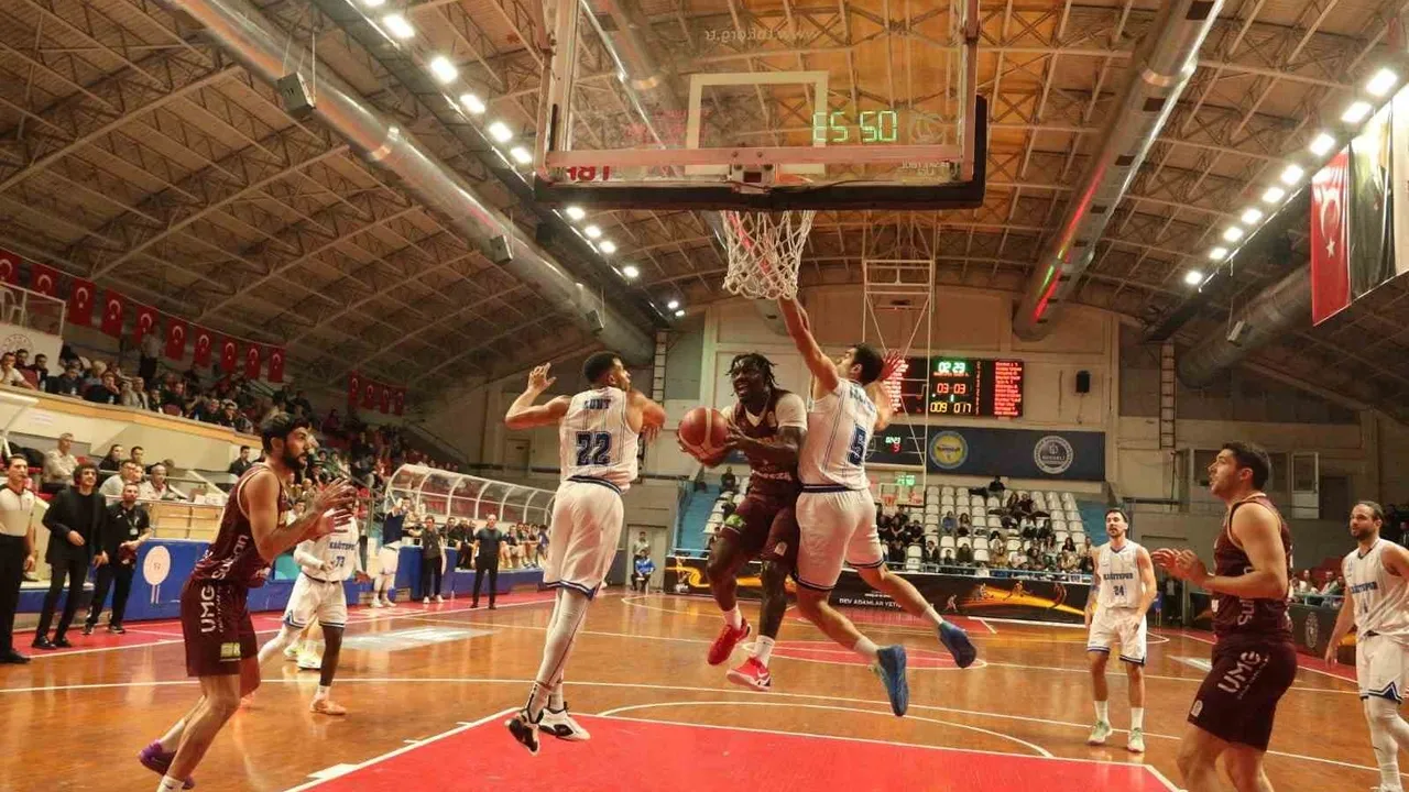 Türkiye Basketbol Ligi: Kocaeli BŞB Kağıtspor 61 - Bandırma Bordo Basketbol 82