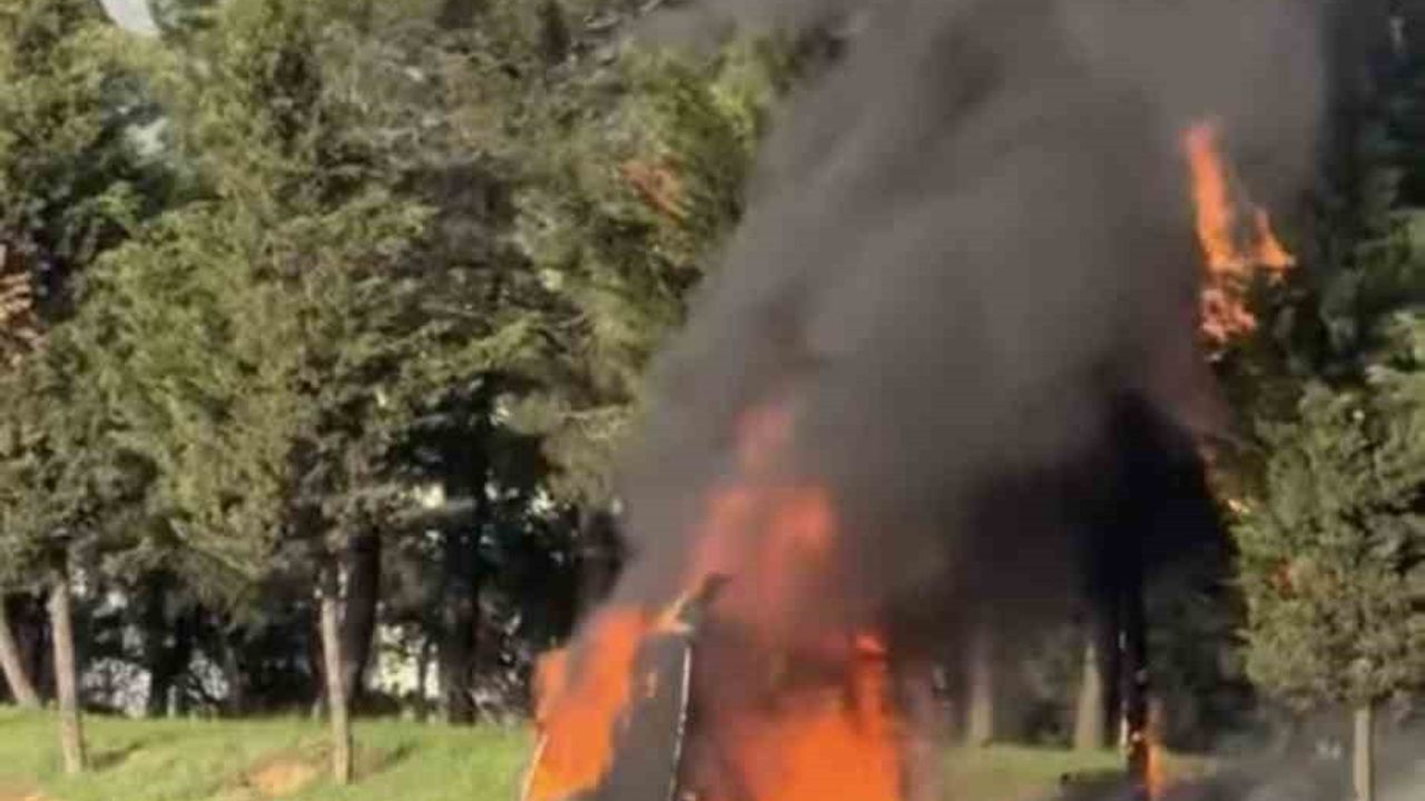 Tuzla'da seyir halindeki dorsesiz tırda yangın, itfaiye tarafından söndürüldü
