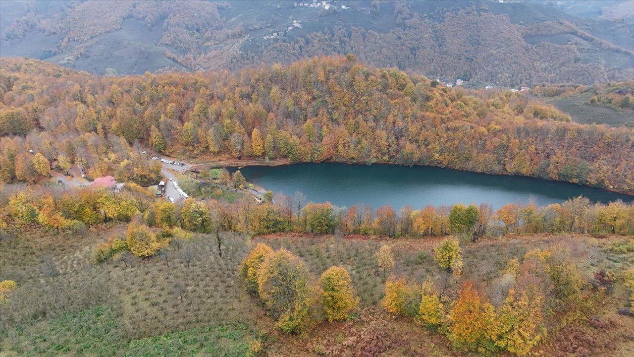 Ulugöl Tabiat Parkı (Gölköy, Ordu) sonbahar renkleriyle ziyaretçilerini ağırlıyor