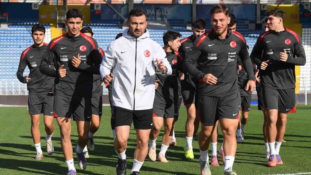 Ümit Milli Futbol Takımı, Ukrayna maçı hazırlıklarını Kasımpaşa'da tamamladı