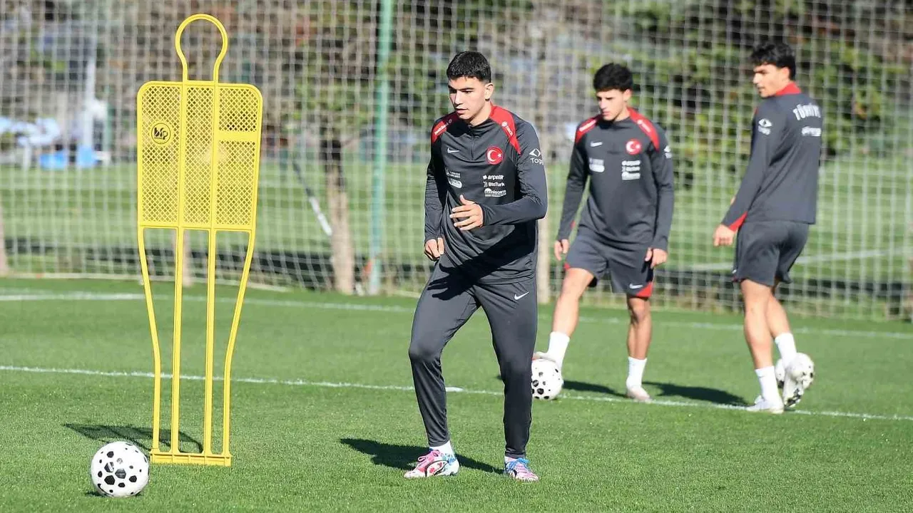 Ümit Milli Takımı, Litvanya (18 Kasım) maçı hazırlıklarına Riva'da başladı