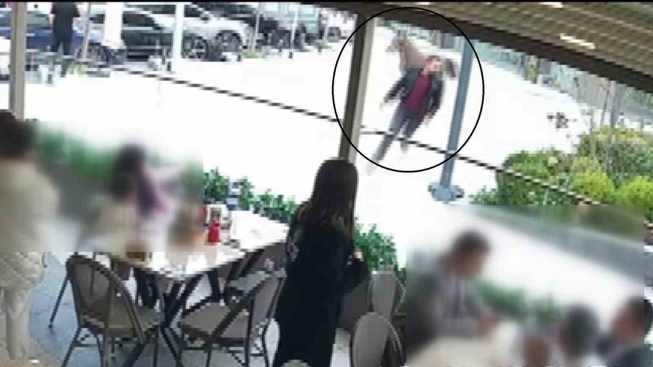 Ümraniye'de başıboş at vatandaşları dakikalarca kovaladı