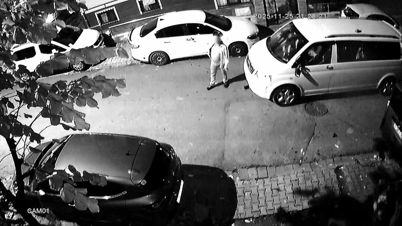 Ümraniye'de boşanma tartışmasında komşunun aracı parçalandı
