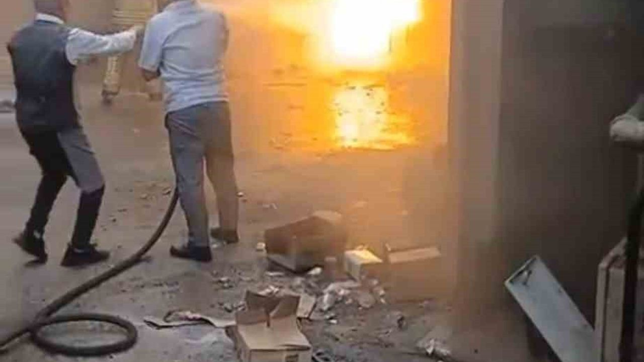 Ümraniye Tepeüstü'nde depo yangını söndürüldü; bir işçi dumandan etkilendi