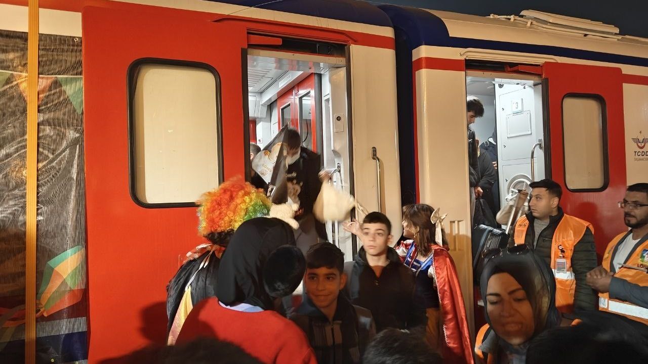 Umut Treni ile Kayseri'ye gelen 50 lösemi savaşçısı coşkuyla karşılandı