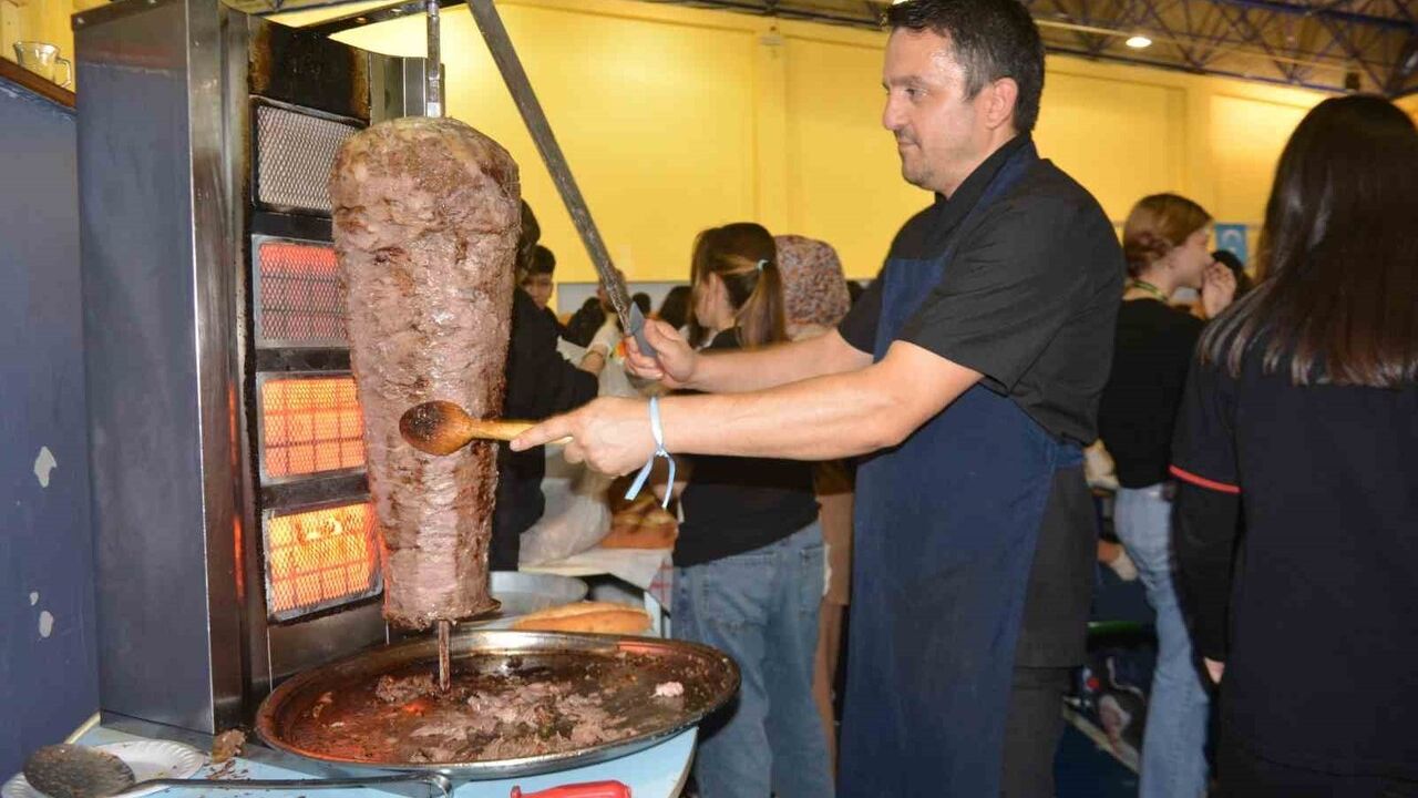 Ünye'de öğrenciler 'Gazze'ye Bir Nefes' hayır çarşısı ile destek topladı