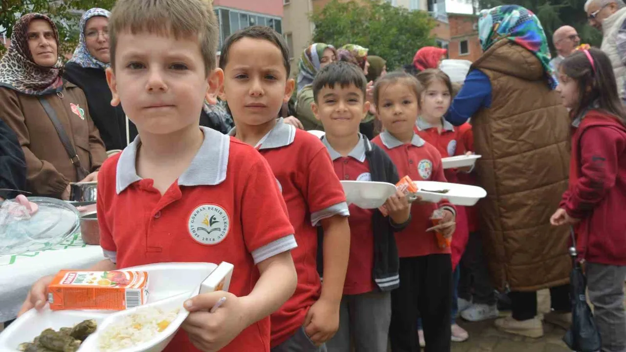 Ünye Şehit Gökhan Demir İlkokulu'ndan Gazze'ye Uzanan Minik Eller Yardım Çarşısı