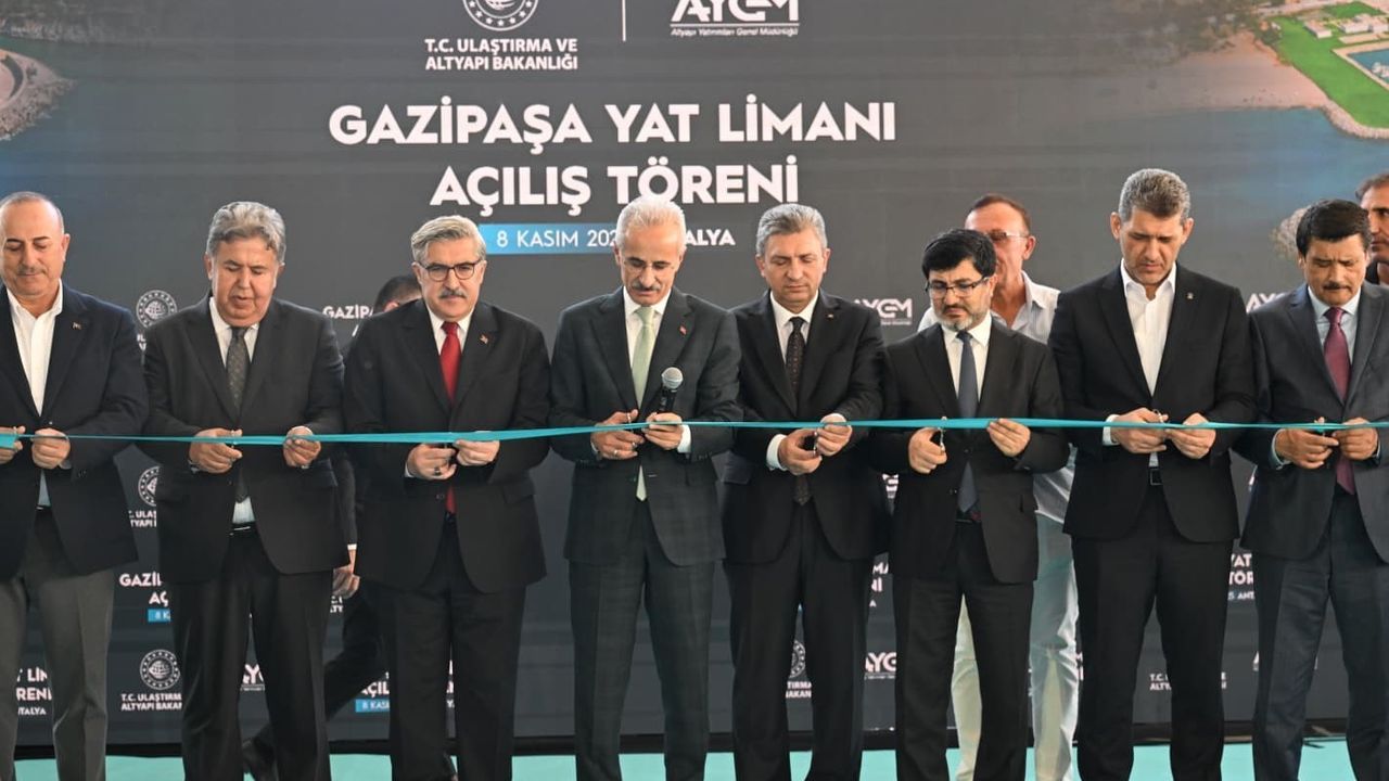 Uraloğlu: Gazipaşa Yat Limanı açıldı; Antalya‑Mersin yolunda 440 km'nin 400 km'si tamamlandı