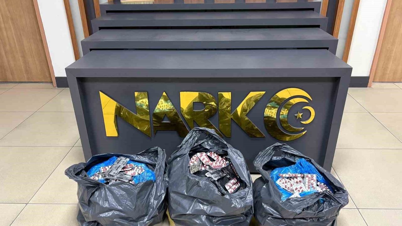 Uşak'ta iki ayrı operasyonda çok sayıda sentetik uyuşturucu ele geçirildi, 3 kişi tutuklandı