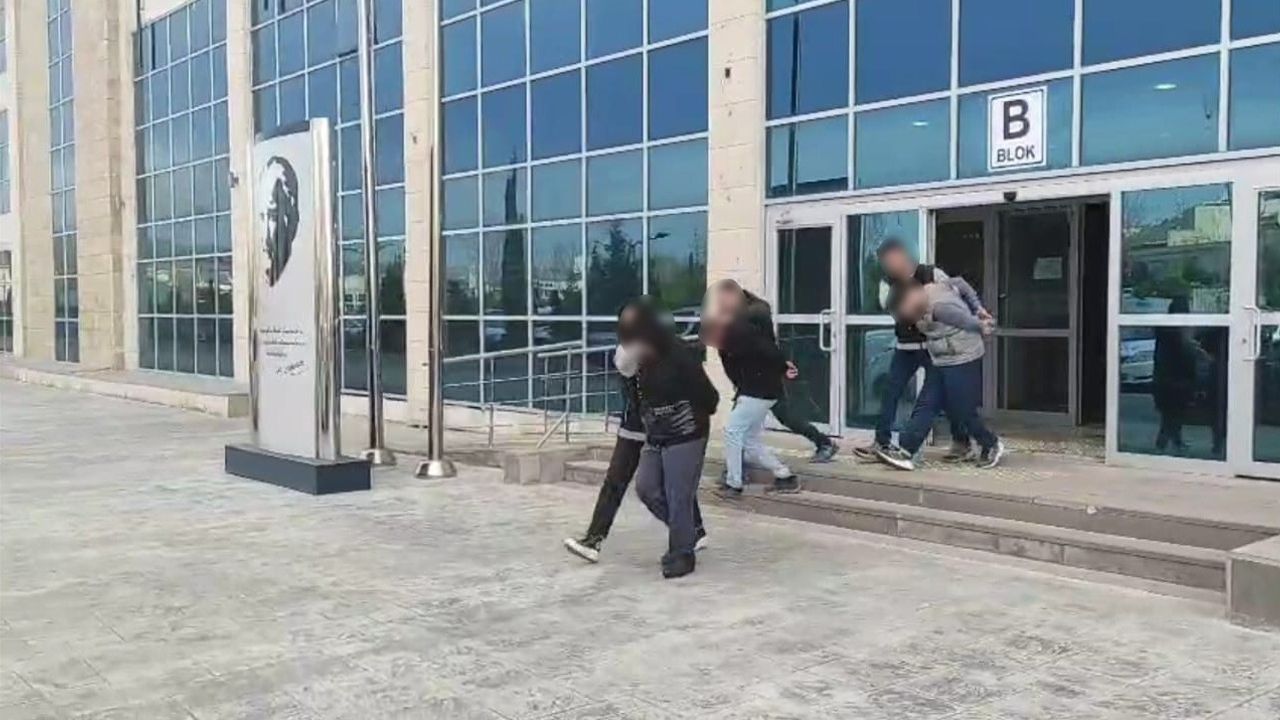 Uşak'ta 'Uyuşturucu Madde Ticareti' Operasyonu: 45.021 Tablet ve Bonzai Ele Geçirildi, 2 Kişi Tutuklandı