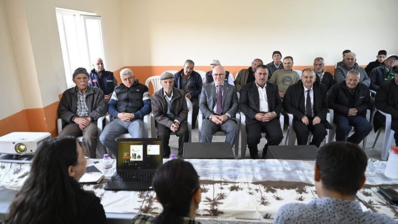 Uşak Üniversitesi Akademisyenleri Yeniköy’de Çiftçilerle Buluştu — Meyvecilik ve Hayvancılıkta Bilimsel Yaklaşımlar Paylaşıldı