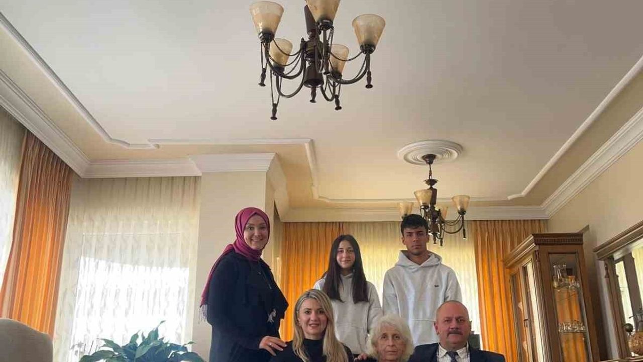 Uzun Mehmet MTAL’den Öğretmenler Günü’nde emekli öğretmene vefa ziyareti