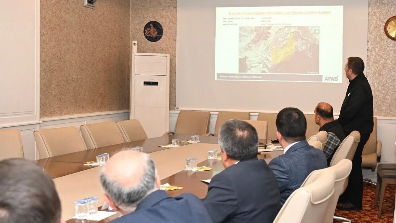 Uzundere Çağlayan Mahallesi Heyelanı: Vali Mustafa Çiftçi Başkanlığında Durum Değerlendirmesi