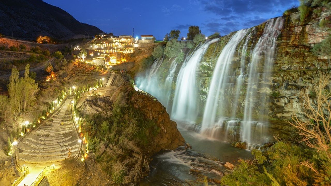 Uzundere'de Tortum Gölü İskele ve Şelale Giriş Takı Fizibilite Projesi sözleşmesi imzalandı