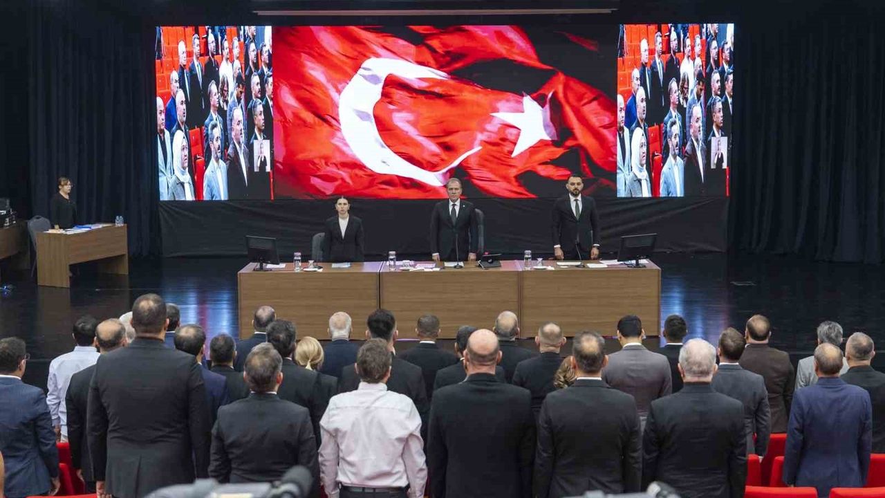 Vahap Seçer: 2026'da tramvay ihalesini yapmayı hedefliyoruz